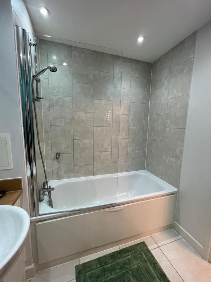 Cityscape Serenity: 10Th Floor Oasis Near City Airport, Excel & 02 Apartman London Kültér fotó