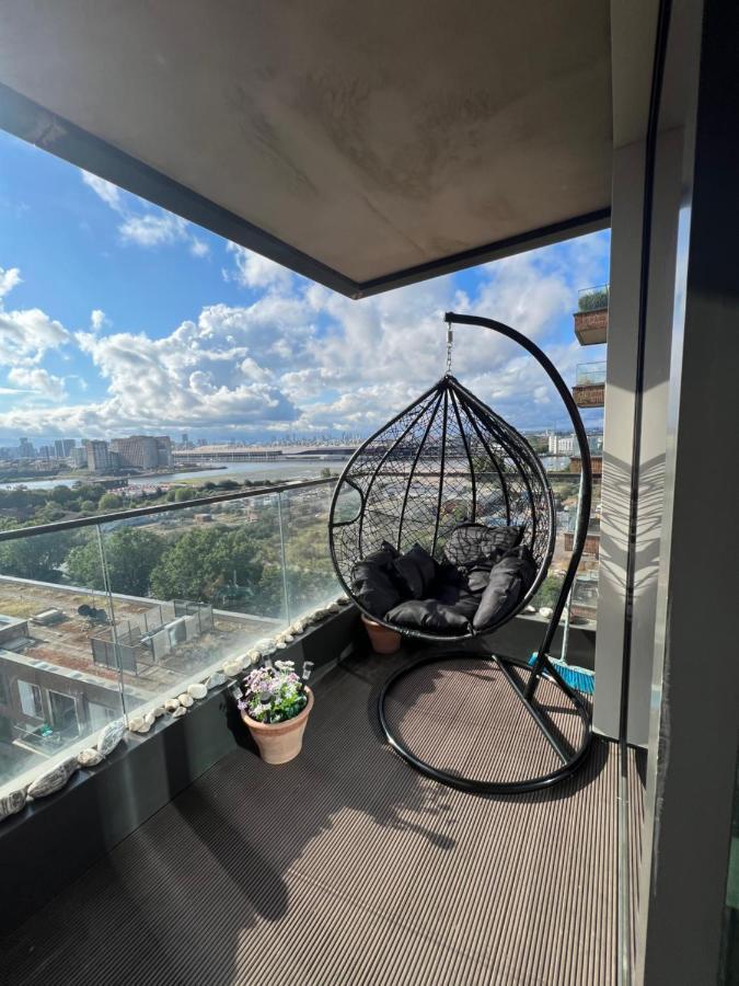 Cityscape Serenity: 10Th Floor Oasis Near City Airport, Excel & 02 Apartman London Kültér fotó